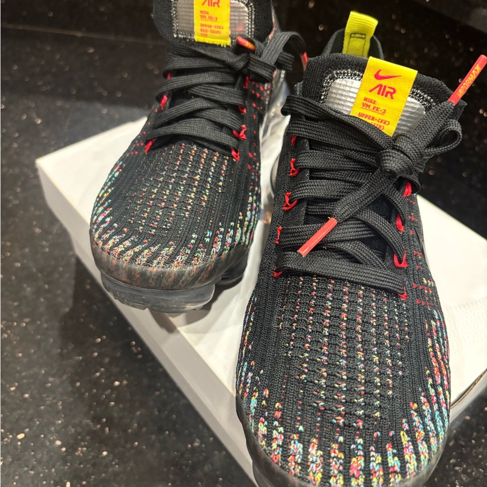 Nike Air VaporMax Flyknit 3 Black and Blue Fury - Picture 2 of 3